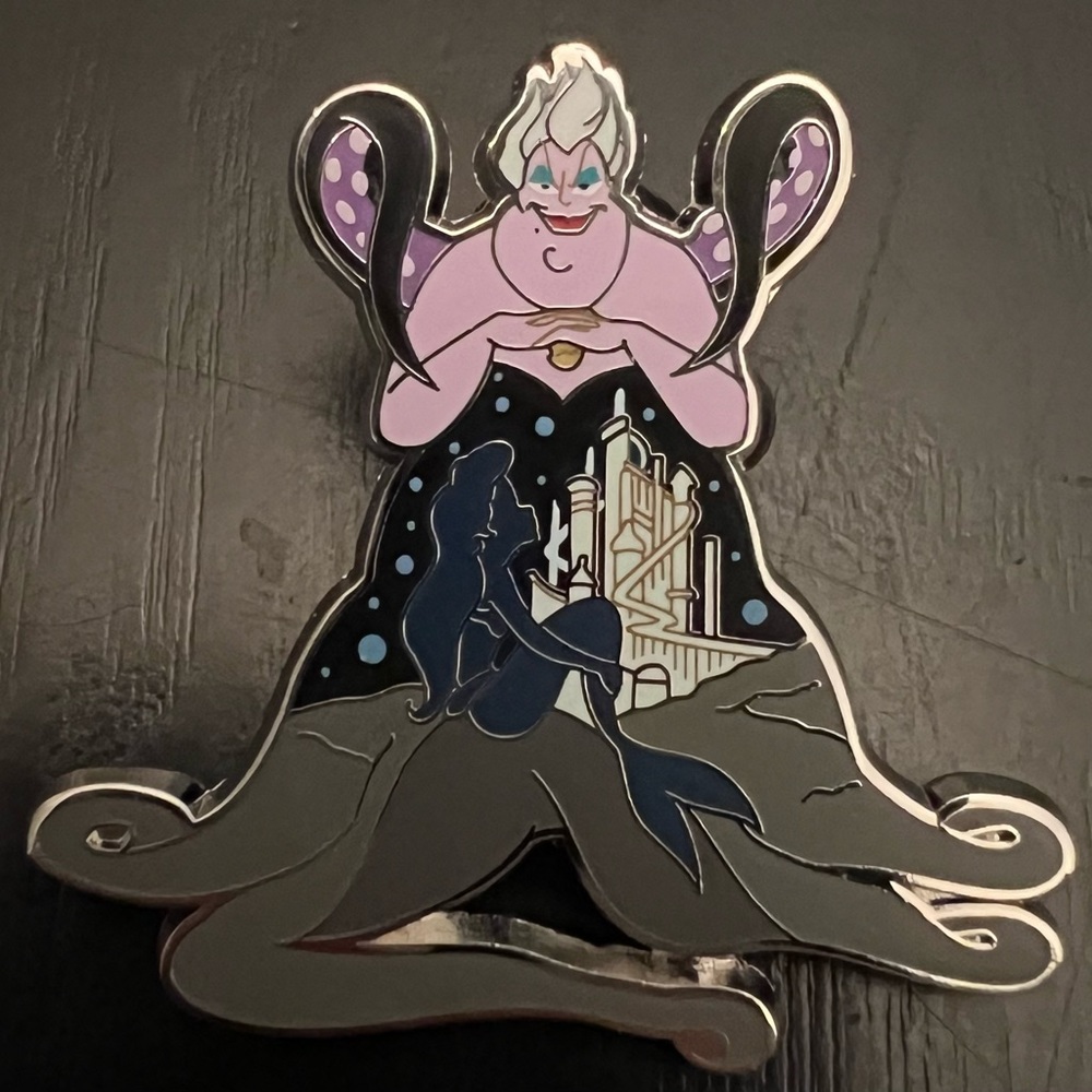 Disney Limited Edition Overshadowing Little Mermaid Urusla & Ariel Villian Pin
